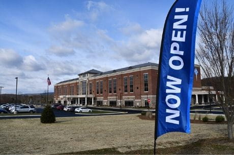 Geisinger St. Luke's Hospital exterior.