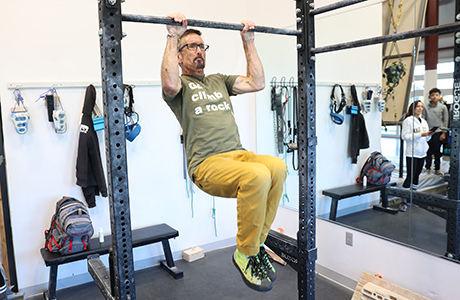 Ken Hull doing a pull up