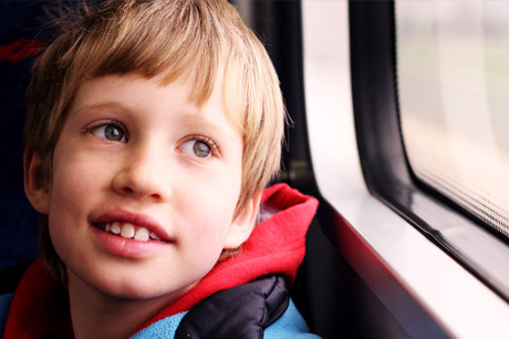 What are the early signs of autism