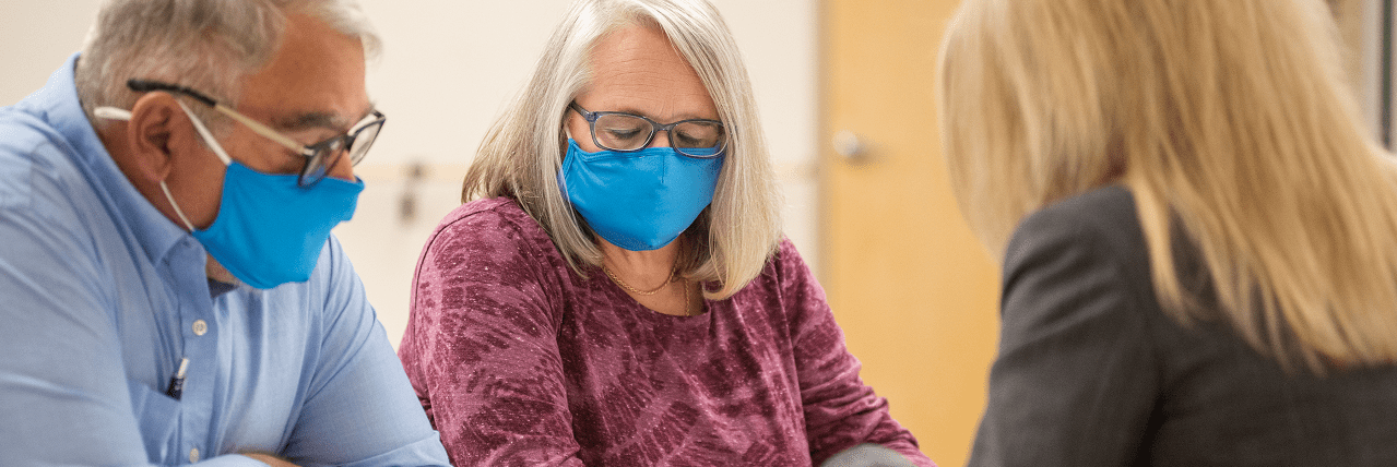 Couple getting medical cost estimate